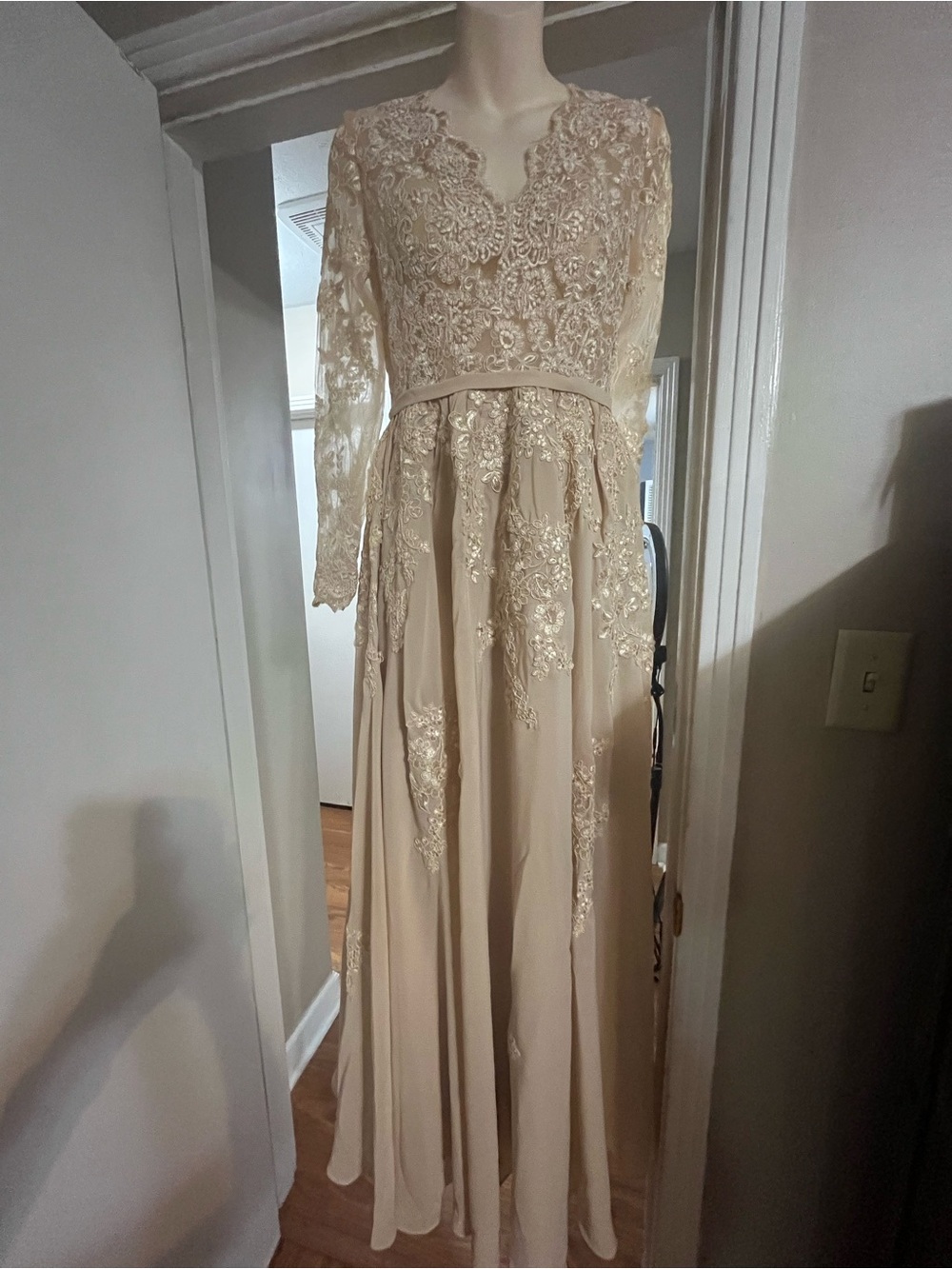 New Vintage Inspired Embroidered Lace Long Sleeve Wedding Dress Champagne 6